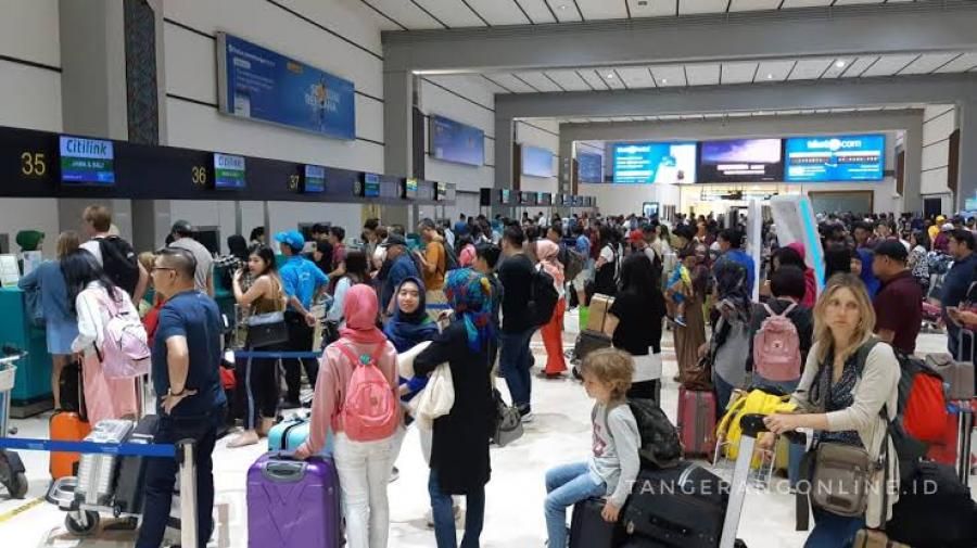 podiumnews.com-Kerumunan di Bandara Soetta Berpotensi Jadi Sumber Penularan Covid-19